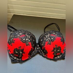 Victoria's Secret Red and Black Lace Bra push-up size 36(DD)